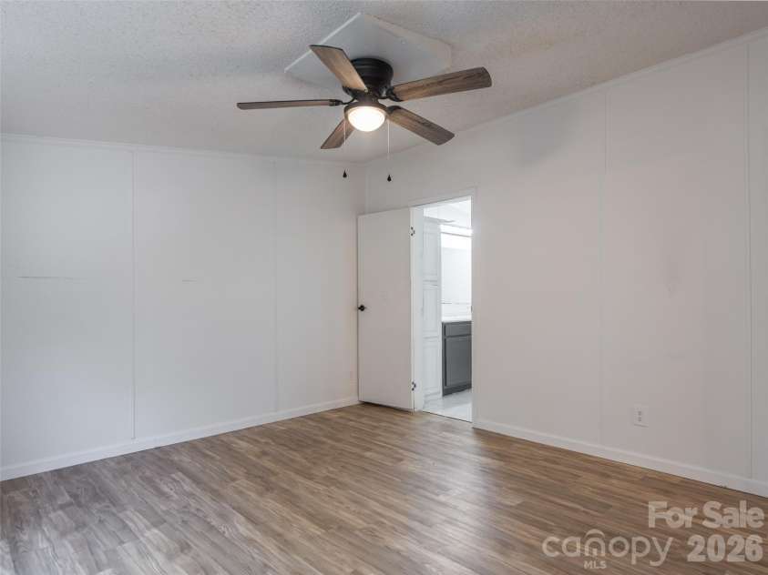 26 Audrey Lane, Asheville, NC 28806.  MLS# CAR4421510, YatesRealty ID 48827. Ensuite Primary