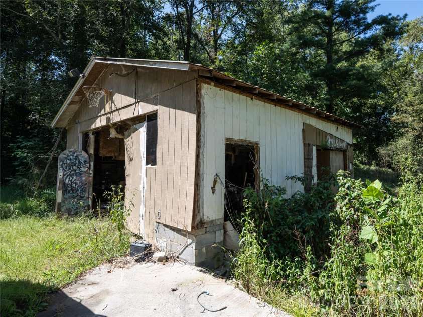 26 Audrey Lane, Asheville, NC 28806.  MLS# CAR4421510, YatesRealty ID 48827. Older barn for storage