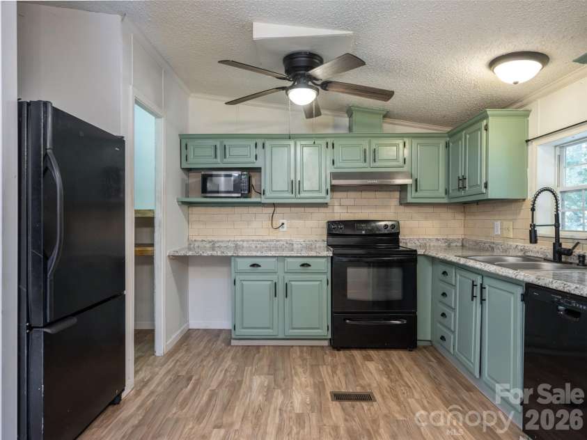 26 Audrey Lane, Asheville, NC 28806.  MLS# CAR4421510, YatesRealty ID 48827. Open kitchen concept