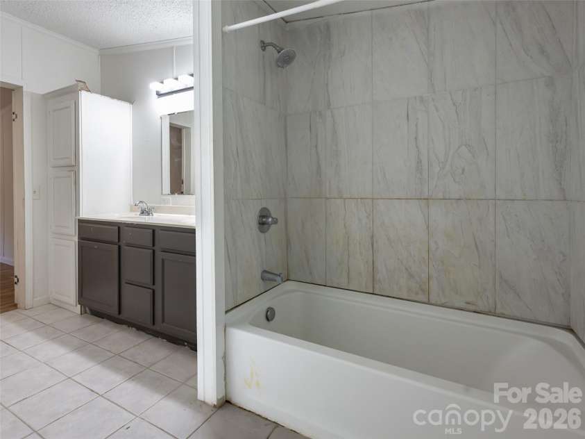 26 Audrey Lane, Asheville, NC 28806.  MLS# CAR4421510, YatesRealty ID 48827. Primary bath