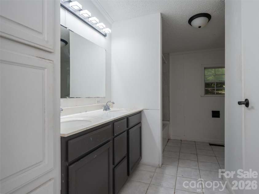 26 Audrey Lane, Asheville, NC 28806.  MLS# CAR4421510, YatesRealty ID 48827. Primary bathroom