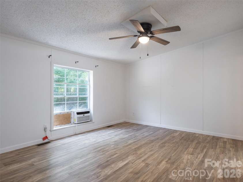 26 Audrey Lane, Asheville, NC 28806.  MLS# CAR4421510, YatesRealty ID 48827. Primary bedroom
