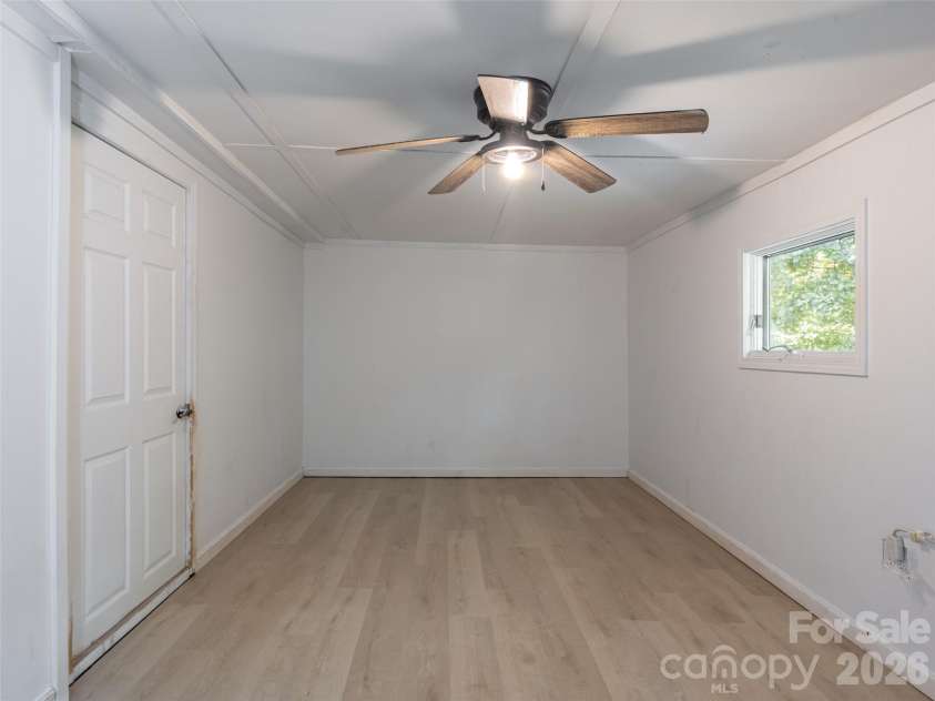 26 Audrey Lane, Asheville, NC 28806.  MLS# CAR4421510, YatesRealty ID 48827. Room for studio, office, library