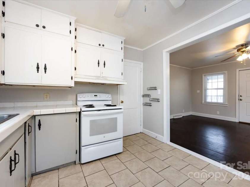 1027 Holland Avenue, Gastonia, NC 28052.  MLS# CAR4324382, YatesRealty ID 4883. 