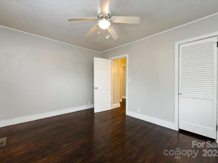 1027 Holland Avenue, Gastonia, NC 28052.  MLS# CAR4324382, YatesRealty ID 4883. 