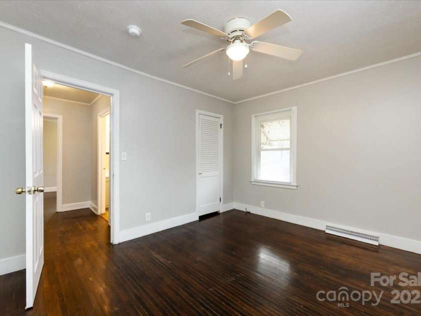 1027 Holland Avenue, Gastonia, NC 28052.  MLS# CAR4324382, YatesRealty ID 4883. 