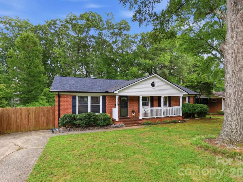 3628 Winterfield Place, Charlotte, NC 28205.  MLS# CAR4411316, YatesRealty ID 48830. 