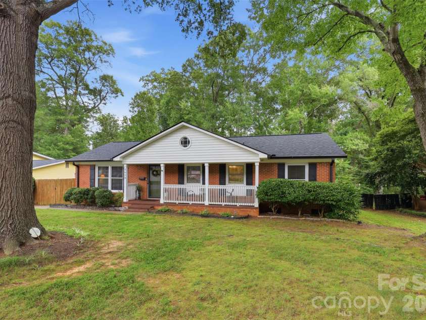 3628 Winterfield Place, Charlotte, NC 28205.  MLS# CAR4411316, YatesRealty ID 48830. 