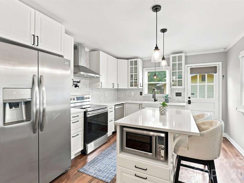 3628 Winterfield Place, Charlotte, NC 28205.  MLS# CAR4411316, YatesRealty ID 48830. 