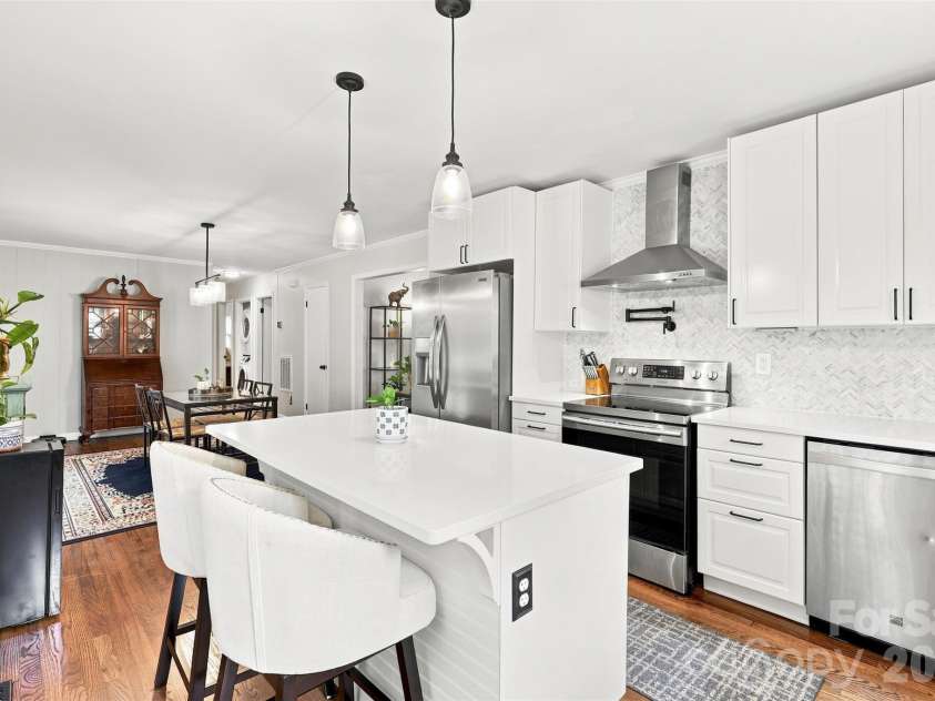 3628 Winterfield Place, Charlotte, NC 28205.  MLS# CAR4411316, YatesRealty ID 48830. 