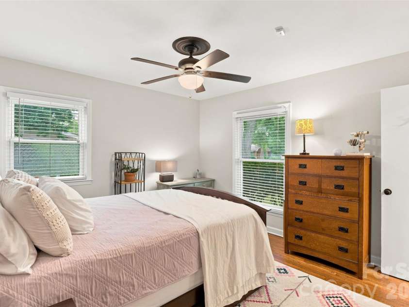 3628 Winterfield Place, Charlotte, NC 28205.  MLS# CAR4411316, YatesRealty ID 48830. 