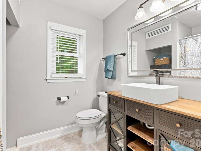 3628 Winterfield Place, Charlotte, NC 28205.  MLS# CAR4411316, YatesRealty ID 48830. 