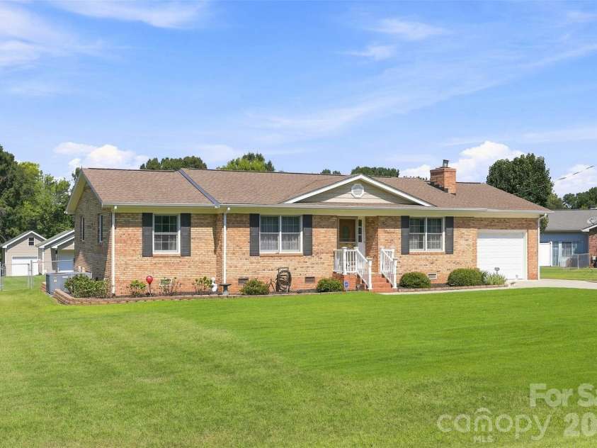 6591 Weldon Circle, Concord, NC 28027.  MLS# CAR4420105, YatesRealty ID 48831. 