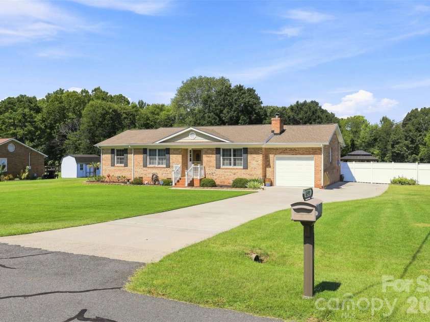 6591 Weldon Circle, Concord, NC 28027.  MLS# CAR4420105, YatesRealty ID 48831. 