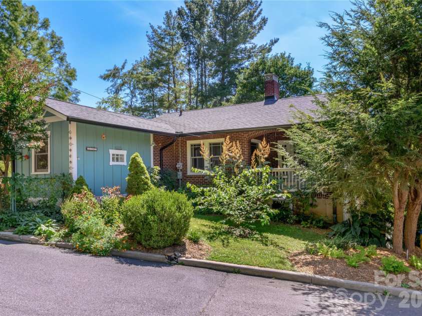 29 Hillside Street, Asheville, NC 28801.  MLS# CAR4416247, YatesRealty ID 48834. 29 Hillside St.