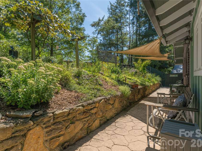 29 Hillside Street, Asheville, NC 28801.  MLS# CAR4416247, YatesRealty ID 48834. 