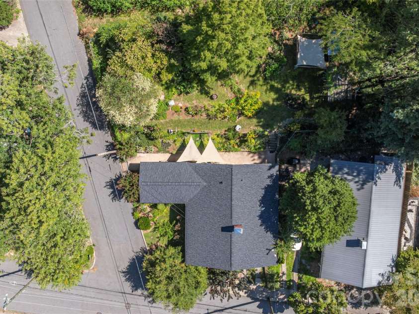 29 Hillside Street, Asheville, NC 28801.  MLS# CAR4416247, YatesRealty ID 48834. Corner Lot