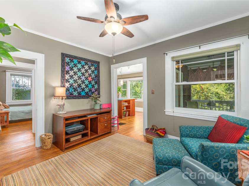 29 Hillside Street, Asheville, NC 28801.  MLS# CAR4416247, YatesRealty ID 48834. Den or Dining