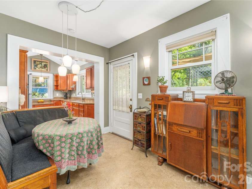 29 Hillside Street, Asheville, NC 28801.  MLS# CAR4416247, YatesRealty ID 48834. Eat In Kitchen