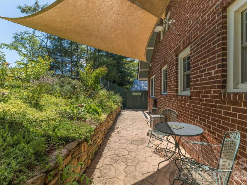 29 Hillside Street, Asheville, NC 28801.  MLS# CAR4416247, YatesRealty ID 48834. Patio