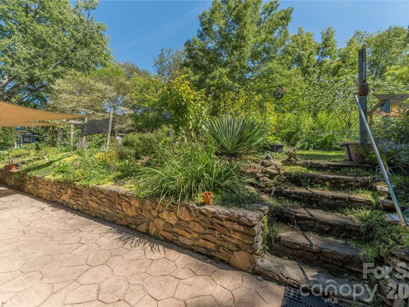 29 Hillside Street, Asheville, NC 28801.  MLS# CAR4416247, YatesRealty ID 48834. Pollinator Gardens