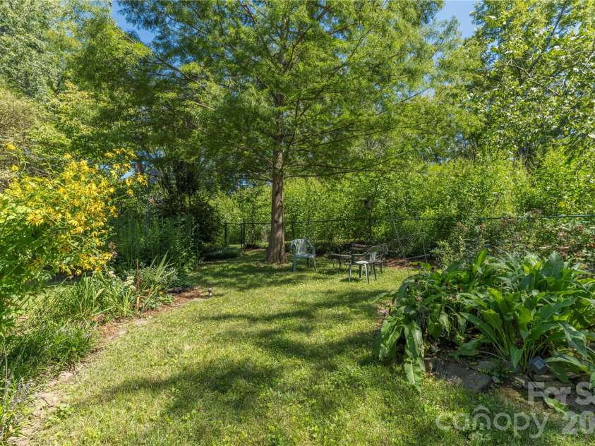 29 Hillside Street, Asheville, NC 28801.  MLS# CAR4416247, YatesRealty ID 48834. Sit and Read