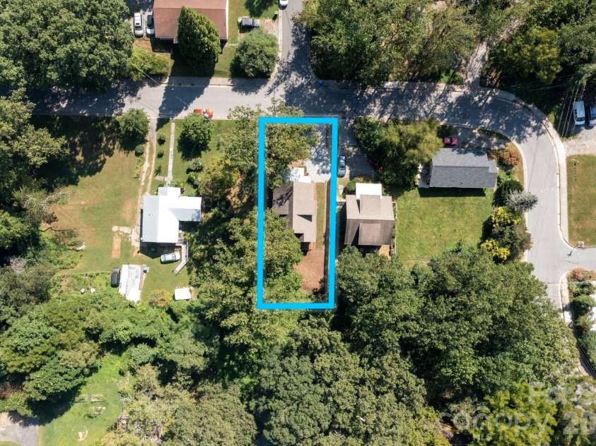 32 Florida Avenue, Asheville, NC 28806.  MLS# CAR4421230, YatesRealty ID 48838. Approximate Lot Lines