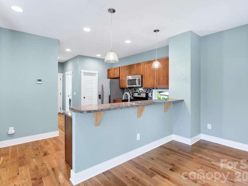 32 Florida Avenue, Asheville, NC 28806.  MLS# CAR4421230, YatesRealty ID 48838. Breakfast Bar for Casual Meals