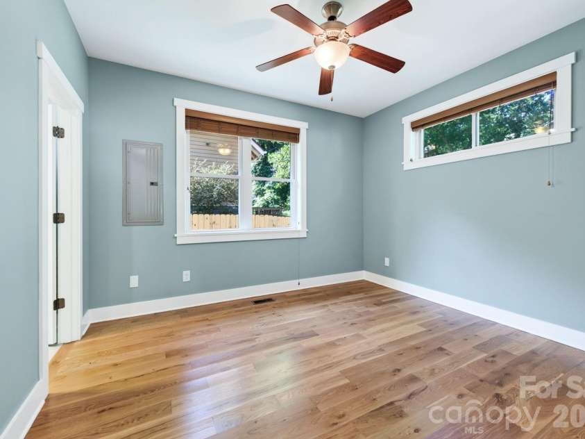 32 Florida Avenue, Asheville, NC 28806.  MLS# CAR4421230, YatesRealty ID 48838. Main-Level Primary Suite with Clerestory Window