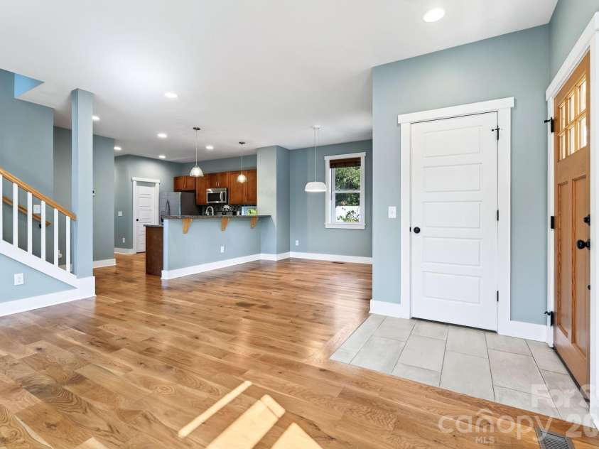 32 Florida Avenue, Asheville, NC 28806.  MLS# CAR4421230, YatesRealty ID 48838. Open Floor Plan