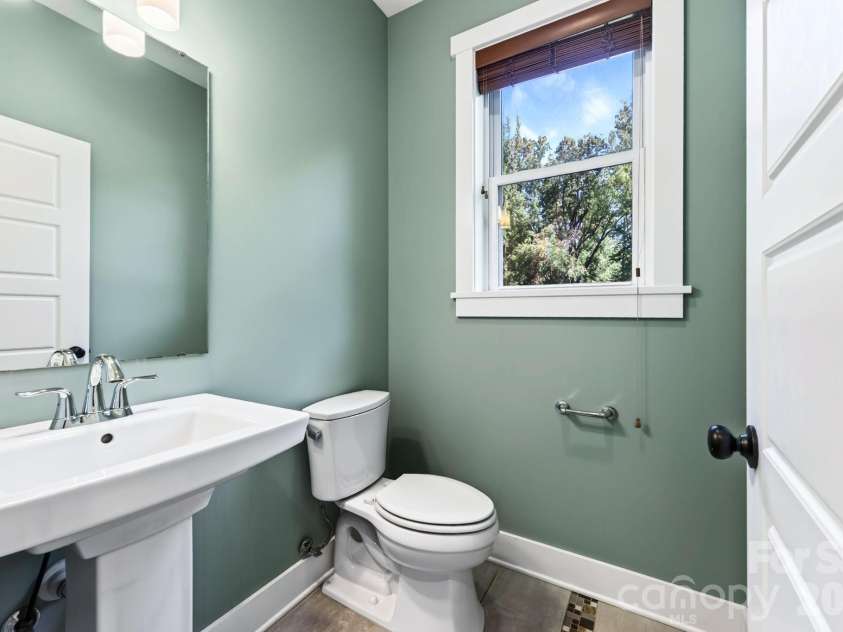 32 Florida Avenue, Asheville, NC 28806.  MLS# CAR4421230, YatesRealty ID 48838. Powder Room On Main Level