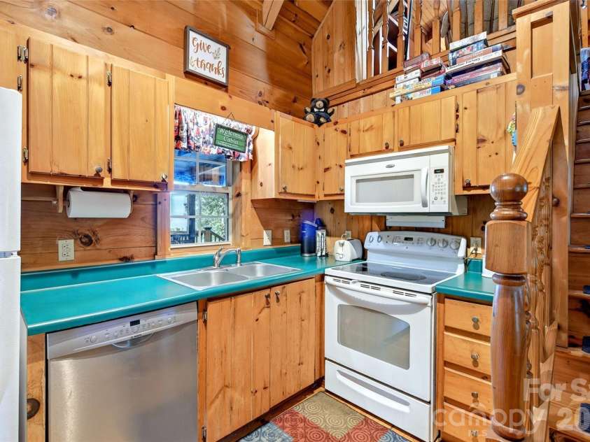 10 Camp Elliott Road, Black Mountain, NC 28711.  MLS# CAR4421451, YatesRealty ID 48839. 