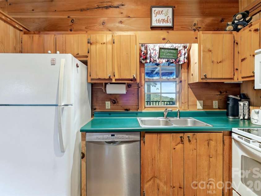 10 Camp Elliott Road, Black Mountain, NC 28711.  MLS# CAR4421451, YatesRealty ID 48839. 