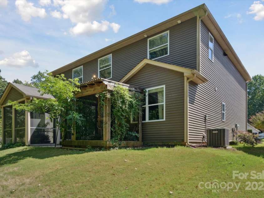 4322 Hubbard Falls Drive, Charlotte, NC 28269.  MLS# CAR4302044, YatesRealty ID 4884. 