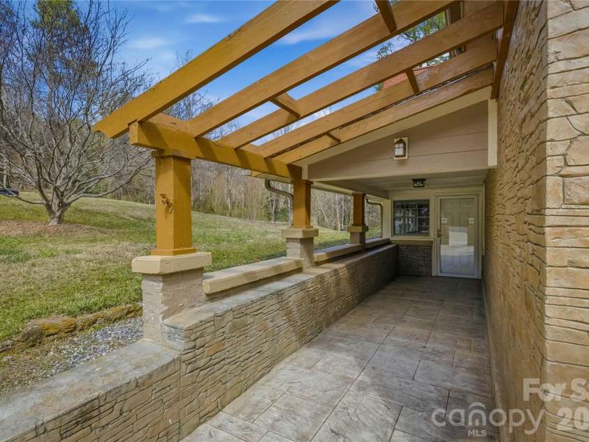 917 Zeline Avenue, Valdese, NC 28690.  MLS# CAR4355364, YatesRealty ID 4884. 
