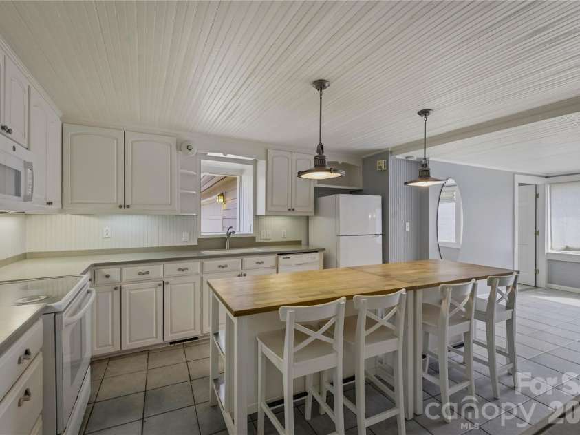 917 Zeline Avenue, Valdese, NC 28690.  MLS# CAR4355364, YatesRealty ID 4884. 