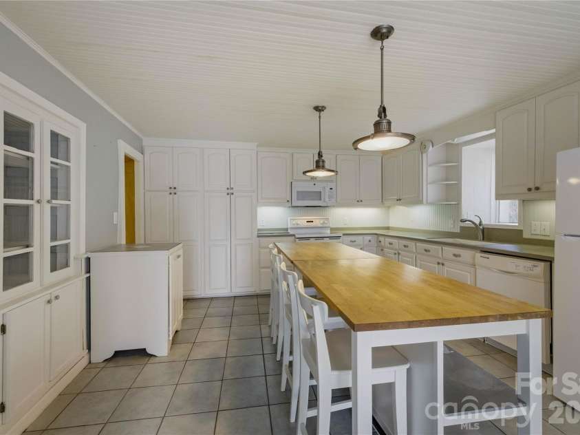 917 Zeline Avenue, Valdese, NC 28690.  MLS# CAR4355364, YatesRealty ID 4884. 