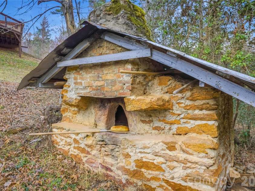917 Zeline Avenue, Valdese, NC 28690.  MLS# CAR4355364, YatesRealty ID 4884. 