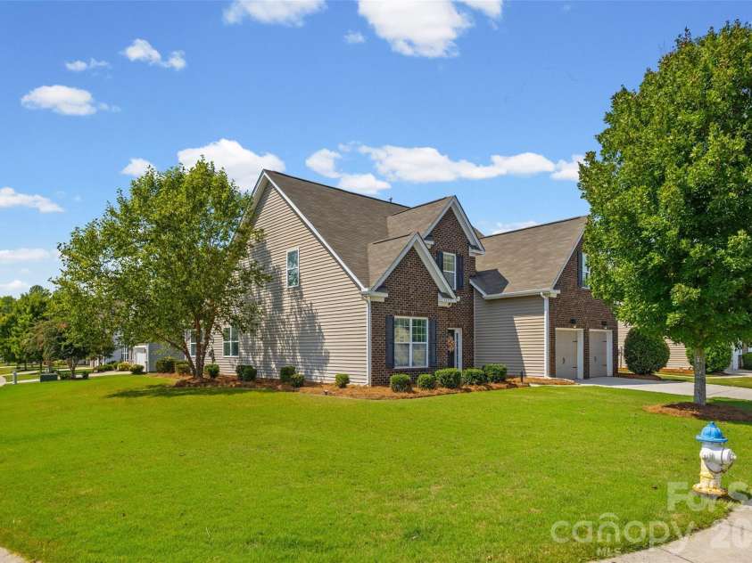 1053 Jack Pine Road, Lake Wylie, SC 29710.  MLS# CAR4420100, YatesRealty ID 48840. 