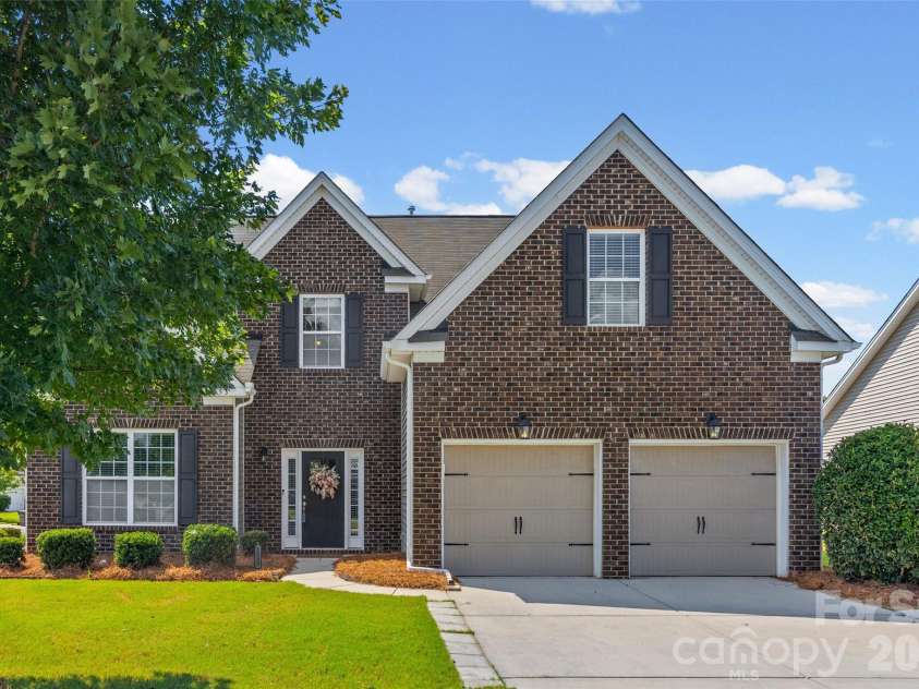 1053 Jack Pine Road, Lake Wylie, SC 29710.  MLS# CAR4420100, YatesRealty ID 48840. Brick Front