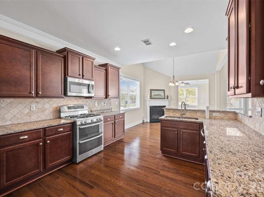 1053 Jack Pine Road, Lake Wylie, SC 29710.  MLS# CAR4420100, YatesRealty ID 48840. Granite Countertops.