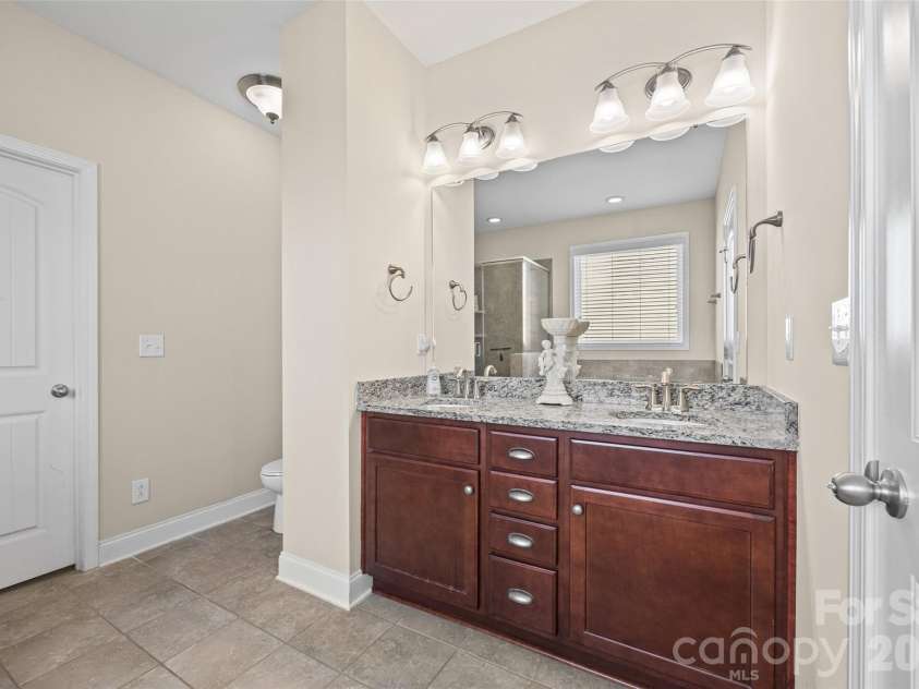 1053 Jack Pine Road, Lake Wylie, SC 29710.  MLS# CAR4420100, YatesRealty ID 48840. High level height double vanity.