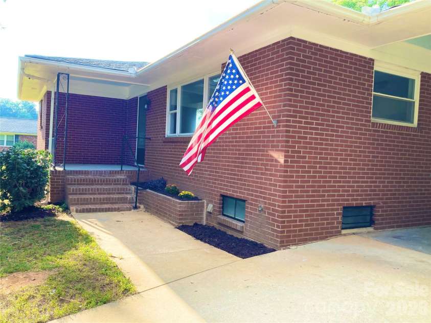 106 Hawkinstown Road, Salisbury, NC 28144.  MLS# CAR4421513, YatesRealty ID 48842. 