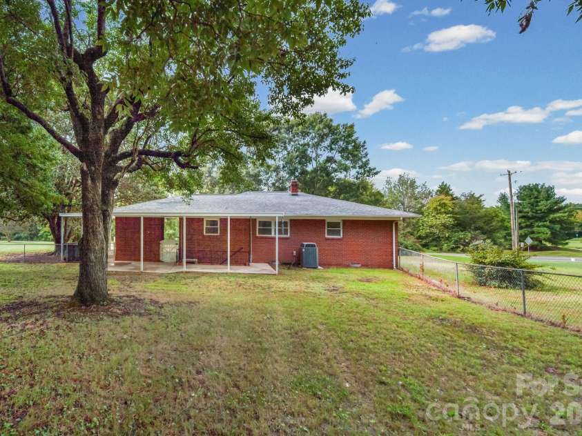 106 Hawkinstown Road, Salisbury, NC 28144.  MLS# CAR4421513, YatesRealty ID 48842. 