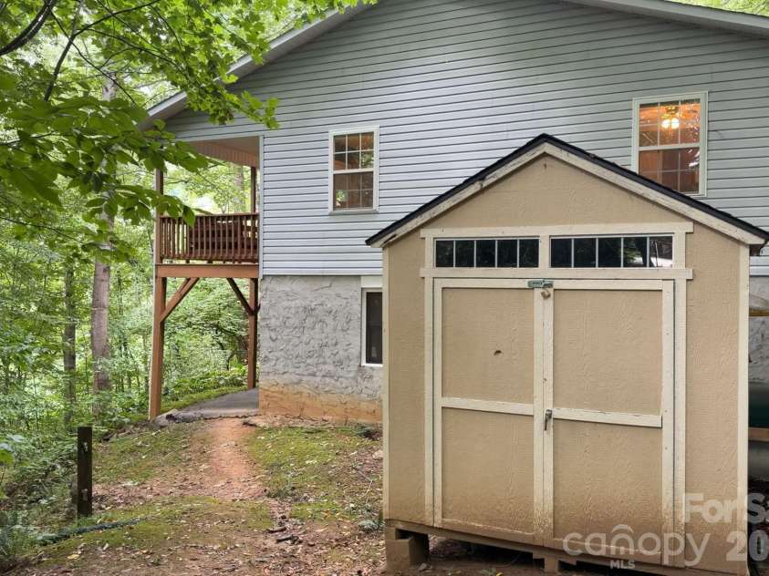 336 Hidden Creek Lane, Burnsville, NC 28714.  MLS# CAR4420241, YatesRealty ID 48843. 