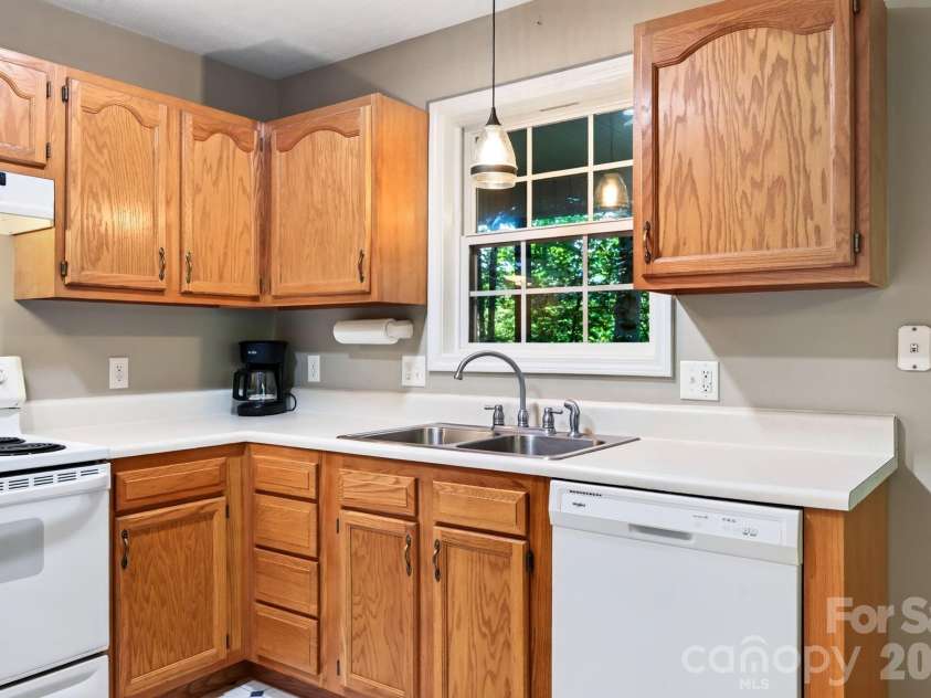 336 Hidden Creek Lane, Burnsville, NC 28714.  MLS# CAR4420241, YatesRealty ID 48843. Kitchen View