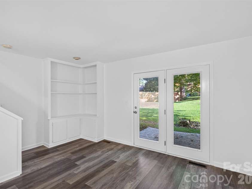 132 Colony Drive, Arden, NC 28704.  MLS# CAR4418273, YatesRealty ID 48844. 