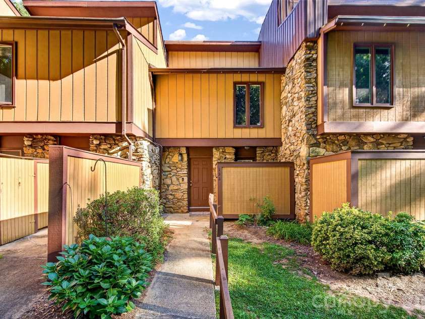 132 Colony Drive, Arden, NC 28704.  MLS# CAR4418273, YatesRealty ID 48844. 