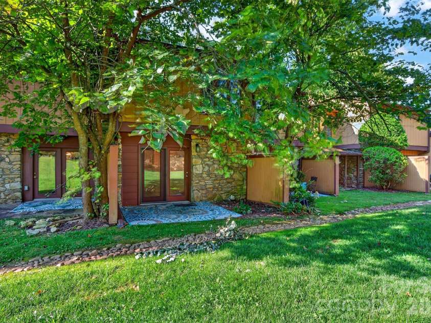 132 Colony Drive, Arden, NC 28704.  MLS# CAR4418273, YatesRealty ID 48844. 