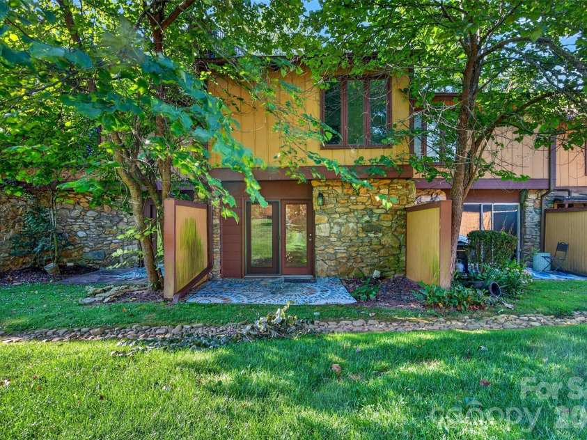 132 Colony Drive, Arden, NC 28704.  MLS# CAR4418273, YatesRealty ID 48844. 